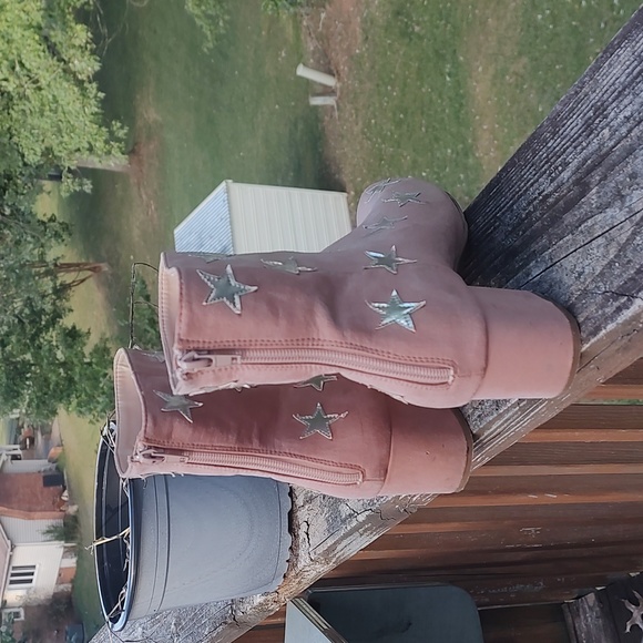 Star Tan Boots - Picture 9 of 12